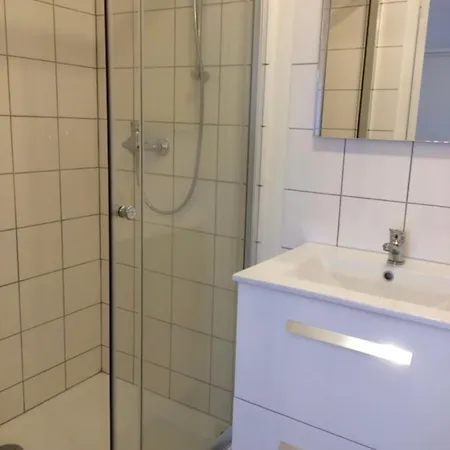 Au Bord Du *